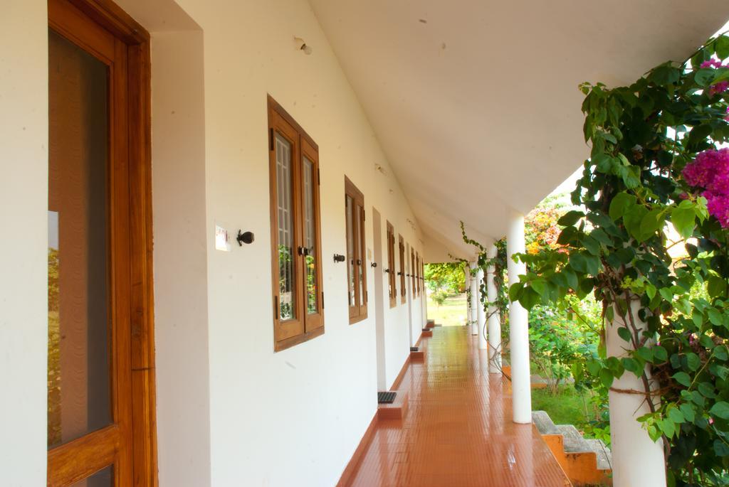The Mountain Retreat Hotel Tiruvannāmalai Buitenkant foto